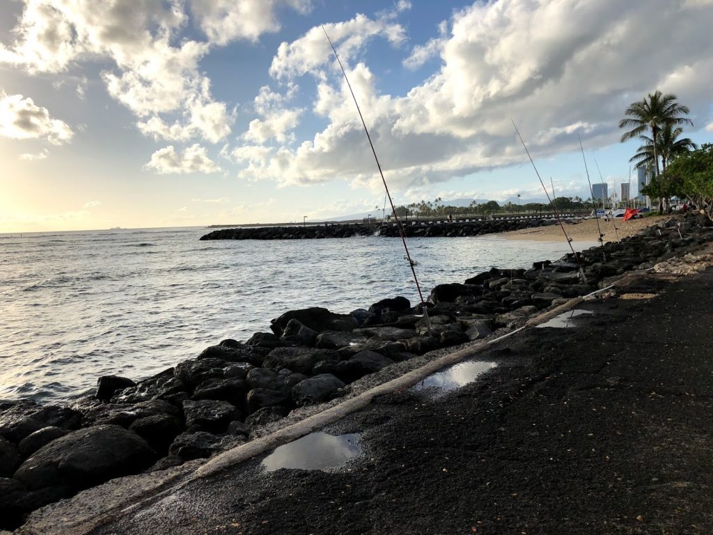 新婚旅行で釣り 5 ハワイ オアフ島のヒルトン前で絶景サンセット五目フィッシング 18年2月6日 釣りバカたくみんの つりいろ ブログ